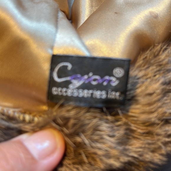 Rabbit fur hat - Picture 5 of 6